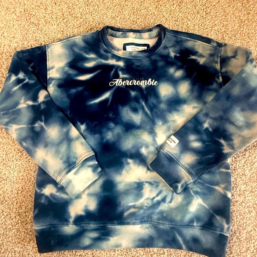 Kids blue white tie-dye Abercrombie and Fitch crewneck sweatshirt like new 11/12